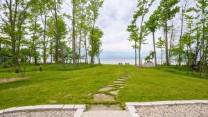 Bayside Bear- Bayfront Escape, Hot Tub, Kayaks, Dogs Welcome