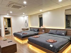 City view 3 bedrooms 5 beds elevator free laundry