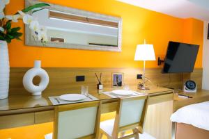 Kasara Luxe Suites Pasig near Ortigas and BGC Pool Netflix Fast Wifi