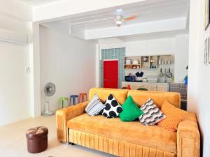 NEW, Summerset Hatyai, Colorful 4BR Villa for 18 Pax, Near Street Food