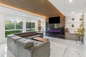 Bunny Bliss Villa - Hot Tub FirePit Theatre & Sleeps 20
