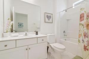 SmartStay Private Rooms & Suites with Pool in gated Resort, Kissimmee