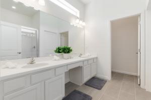 SmartStay Private Rooms & Suites with Pool in gated Resort, Kissimmee