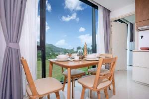 Pool View 2 BR Apt - Patong