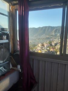 Superb Homestay -2bhk-only Couple & Family friendly prime location-Easy access to Mall Rd-city view