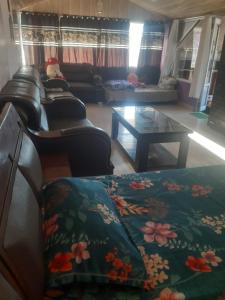 Superb Homestay -2bhk-only Couple & Family friendly prime location-Easy access to Mall Rd-city view