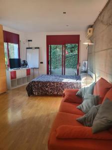 Loft con jardín privado, mascotas bienvenidas en Sant Cugat Barcelona