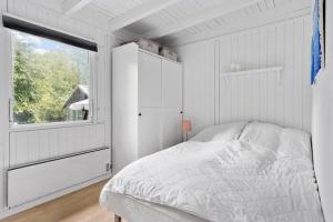 Summer House With Enclosed Garden In Tisvildeleje