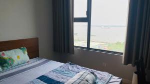 Phòng VIP view sông trong căn hộ cao cấp có hồ bơi và xông hơi