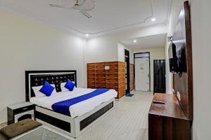 Hotel E joy Karol Bagh