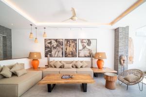 Modern Coastal 4BR Villa, Walk to Finns, Canggu