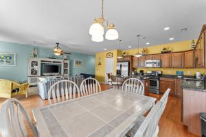 Wildwood Crest Condo with Ocean Views & Heated Pool