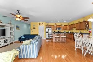 Wildwood Crest Condo with Ocean Views & Heated Pool