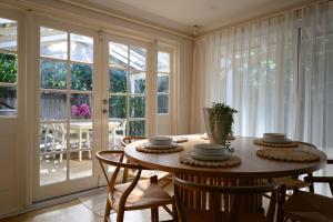 Family-Friendly Escape 5 Mins to Scarborough Beach