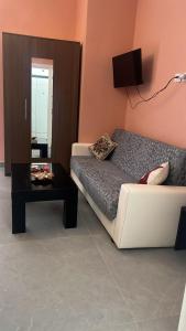 Frederik Apartment Qerret