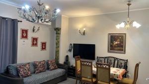 Frederik Apartment Qerret