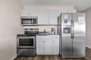 Oceanfront 3BR • Balcony Views • Dog Friendly • Blue Mist 201