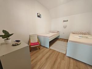 Sea View Apartment Tkon with Terrace Sleeps 6