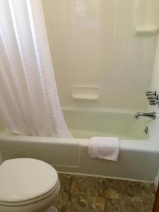 Deluxe Double Room room in Oak Mar Motel