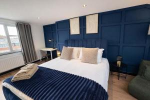 4 Bed - Contractor Close to Motorway & Town