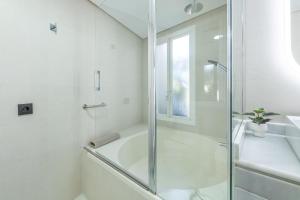 PUERTO DE BENALMÁDENA APARTAMENTO VACACIONAL con VISTAS AL MAR Y YATES TRES HABITACIONES 2 BAÑOS