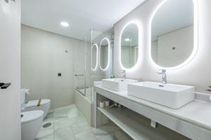 PUERTO DE BENALMÁDENA APARTAMENTO VACACIONAL con VISTAS AL MAR Y YATES TRES HABITACIONES 2 BAÑOS