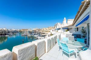 PUERTO DE BENALMÁDENA APARTAMENTO VACACIONAL con VISTAS AL MAR Y YATES TRES HABITACIONES 2 BAÑOS