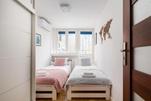 Grzybowska Pleasant Apartment by BookingHost