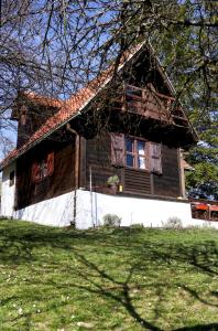 Sunny Rustic Cabin in the foothills of Tara