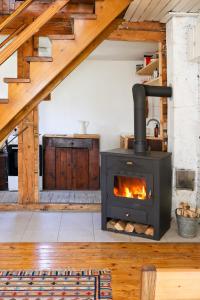Sunny Rustic Cabin in the foothills of Tara