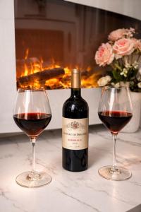 Bellamy - Elegant cozy studio with King bed, Netflix and free Parking