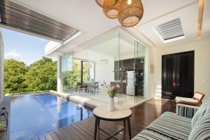 Villa Sterling with View