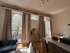 Modern Flat Near Harrods for 6