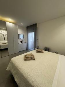 Modern Apartment in Jesolo with Terrace and Parking near Beach