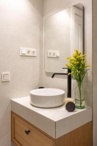 Donoso Cortes & Free parking by ELE Apartments