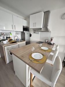 Carnon plage Magnifique studio cabine ensoleillée ,vue sur le port