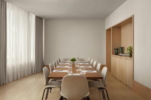 The Lake Como EDITION