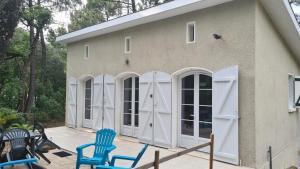 MAISON LES MATHES 60 M2, TERRAIN 850 M2, 4 à 6 personnes