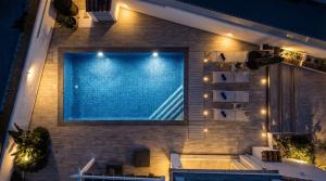 VACATION MARBELLA I Villa Serendi, Private Heated Pool, Prime Location, Walking to Puerto Banus, American BBQ, GYM, World-Class Dining