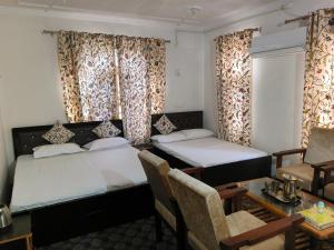 Bashaw Residency Top Rated In Srinagar Only 6 Kms from Srinagar International Airport And Only 5 Kms From Srinagar Railway Station