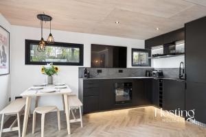 The Nautilus - Luxury 2-Bed Floating Home