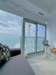 CN Tower and Lake View 1 Bedroom Condo in Downtown Toronto