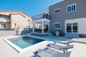 Villa IviCasa with pool