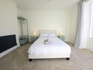 Central Brixham 4-Bed, Sleeps 7, Walk to Harbour