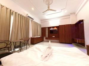 Hill view by SGOH 5bhk luxury villa private pool