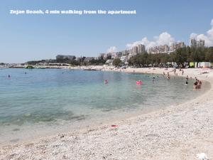 Comfortable apartments Obad, 4 min walk to Znjan beach