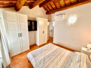 CASA OLIVA Cielo terra con doppi servizi, aria condizioanta, in centro e vicino al mare
