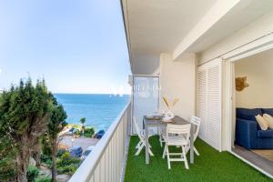 Milenial Immo - Seafront Apartment with Pool & Parking in Roses