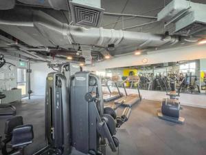 Free housekeeping visits during your stay - StayShort - Stylish 1 Bedroom Duplex in DIFC that Sleeps 4