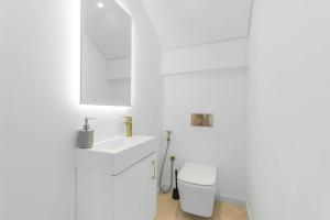 Free housekeeping visits during your stay - StayShort - Stylish 1 Bedroom Duplex in DIFC that Sleeps 4